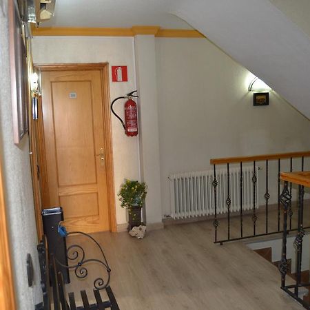 Hostal Don Juan I Alcala de Henares Bagian luar foto