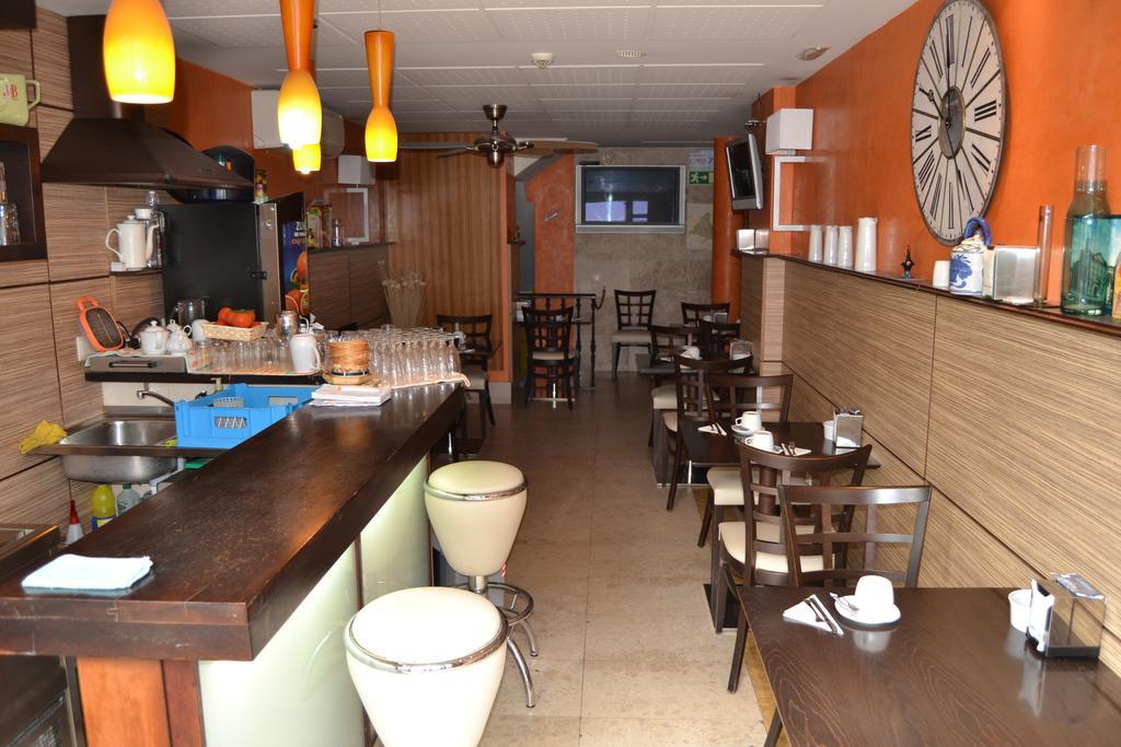 Hostal Don Juan I Alcala de Henares Bagian luar foto