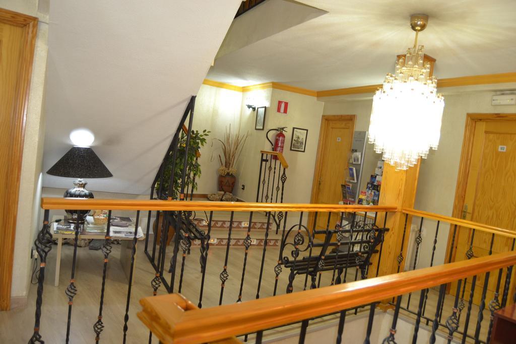 Hostal Don Juan I Alcala de Henares Bagian luar foto