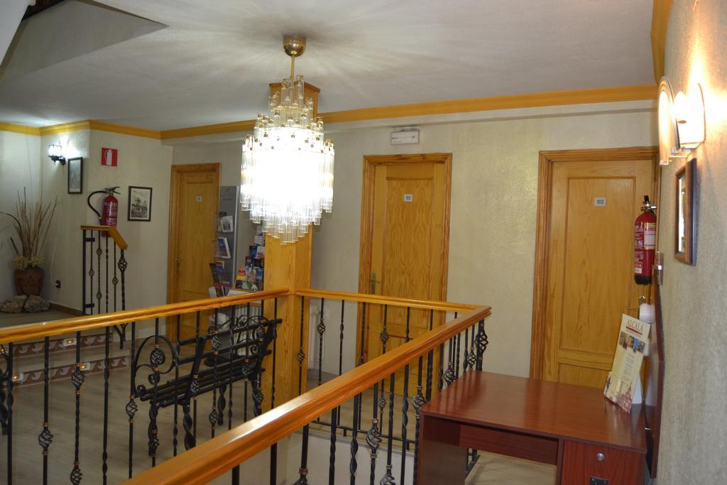 Hostal Don Juan I Alcala de Henares Bagian luar foto