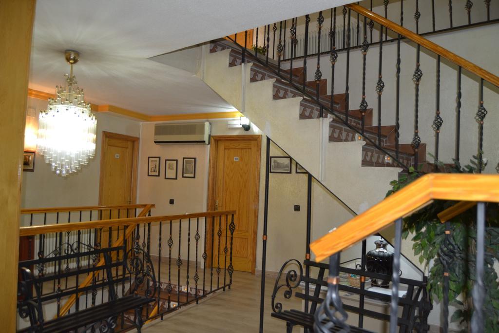 Hostal Don Juan I Alcala de Henares Bagian luar foto