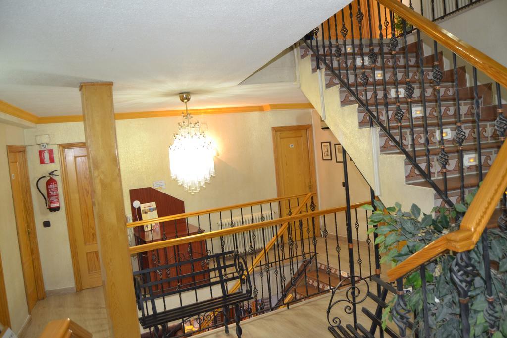 Hostal Don Juan I Alcala de Henares Bagian luar foto