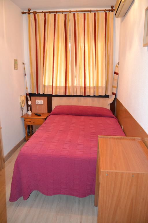 Hostal Don Juan I Alcala de Henares Bagian luar foto