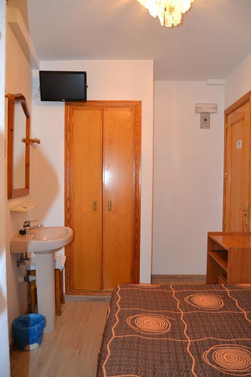 Hostal Don Juan I Alcala de Henares Bagian luar foto