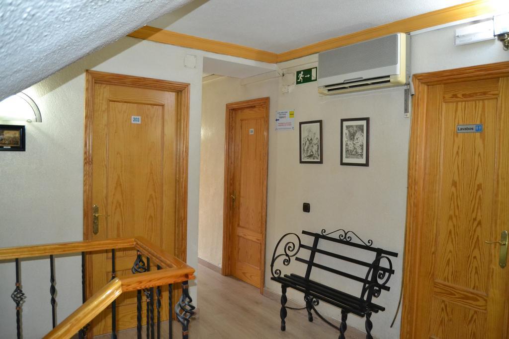 Hostal Don Juan I Alcala de Henares Bagian luar foto